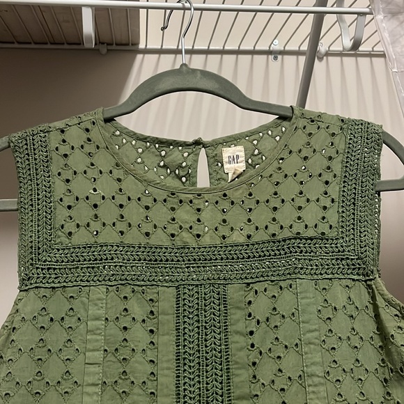 Gap Women's Size Small Green Eyelet Shift Pattern Dress With Pockets - Picture 3 of 12